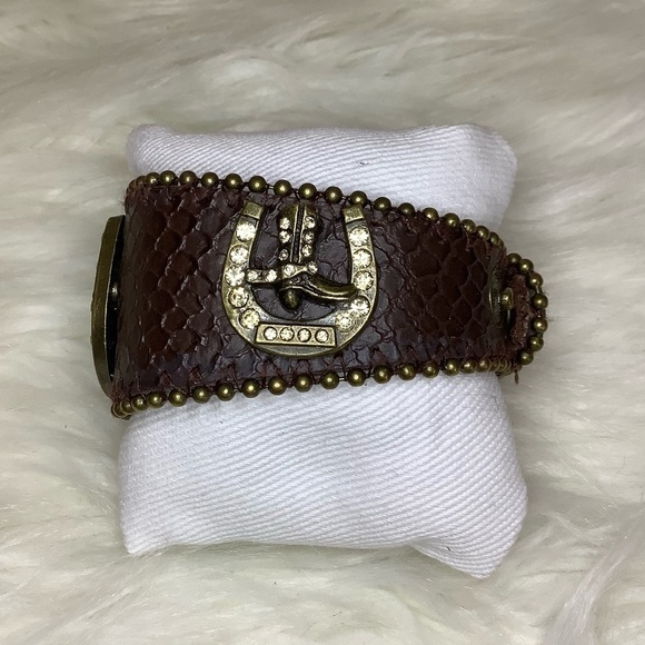 Horseshoe Western Cowgirl Leather Bracelet - Picture 2 of 5